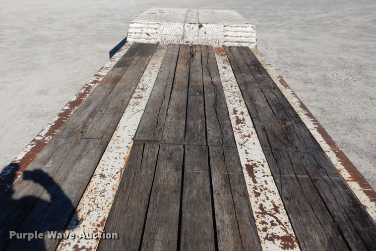 image for item DH0557 1994 Eager Beaver 50GSL lowboy equipment trailer