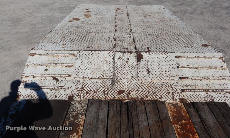 image for item DH0557 1994 Eager Beaver 50GSL lowboy equipment trailer