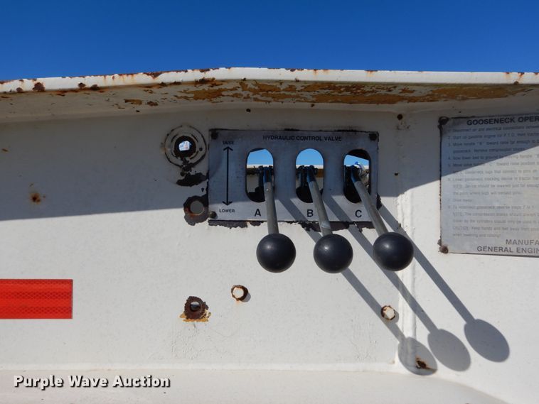 image for item DH0557 1994 Eager Beaver 50GSL lowboy equipment trailer