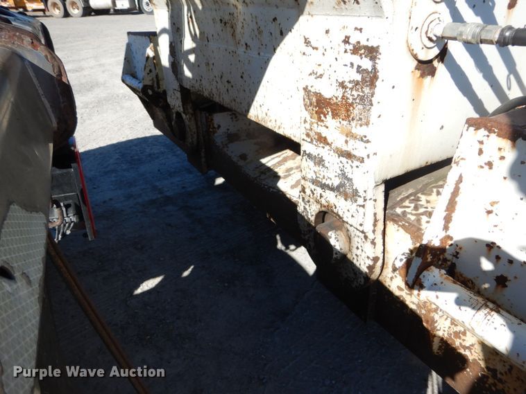 image for item DH0557 1994 Eager Beaver 50GSL lowboy equipment trailer