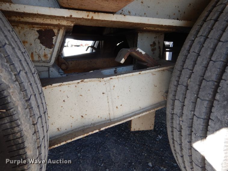 image for item DH0557 1994 Eager Beaver 50GSL lowboy equipment trailer