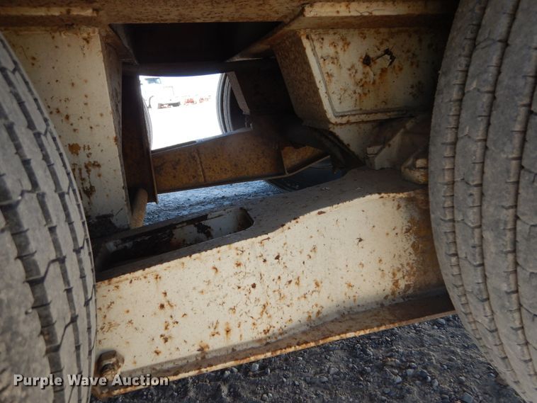 image for item DH0557 1994 Eager Beaver 50GSL lowboy equipment trailer