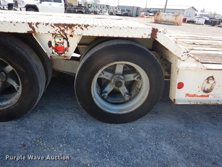 image for item DH0557 1994 Eager Beaver 50GSL lowboy equipment trailer