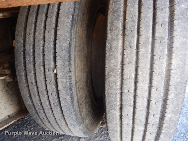 image for item DH0557 1994 Eager Beaver 50GSL lowboy equipment trailer