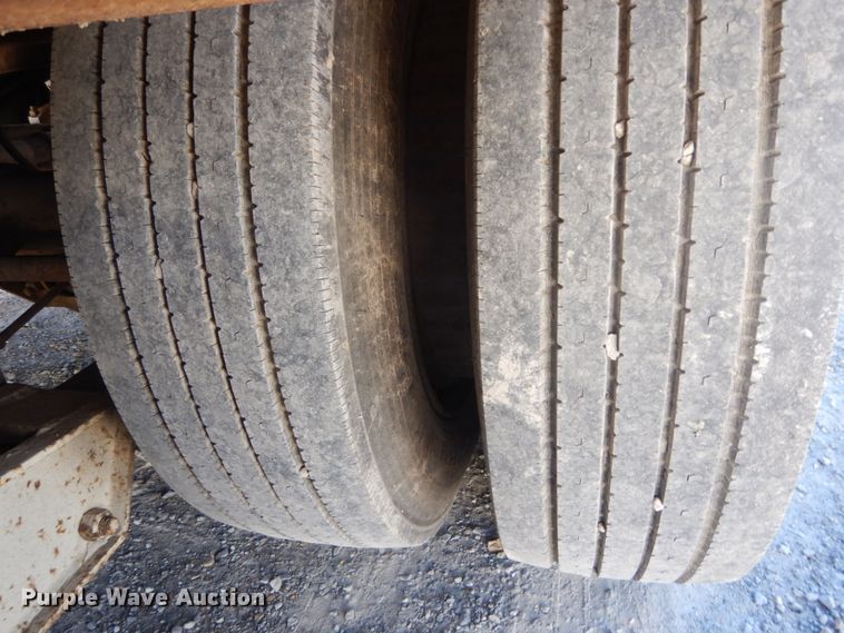 image for item DH0557 1994 Eager Beaver 50GSL lowboy equipment trailer