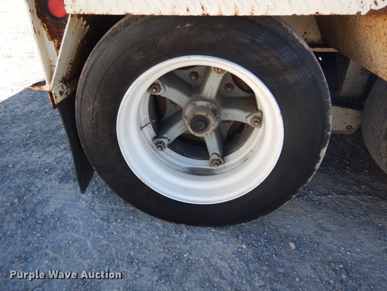 image for item DH0557 1994 Eager Beaver 50GSL lowboy equipment trailer