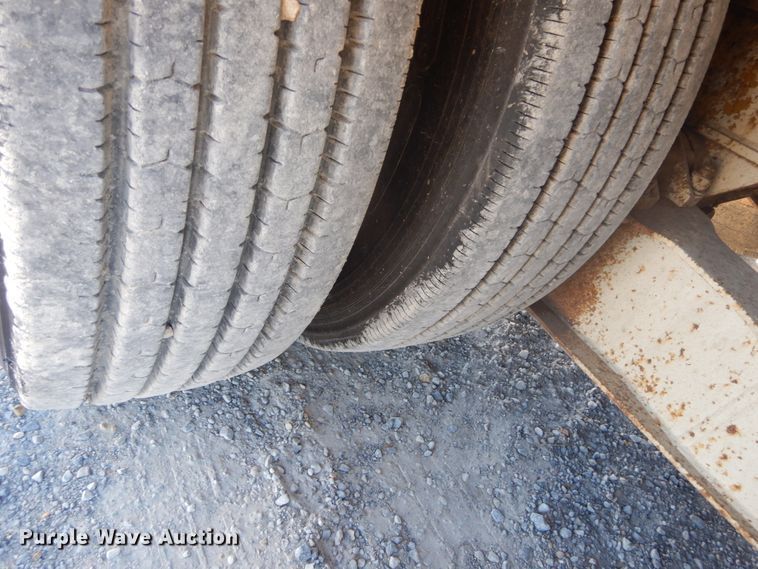 image for item DH0557 1994 Eager Beaver 50GSL lowboy equipment trailer