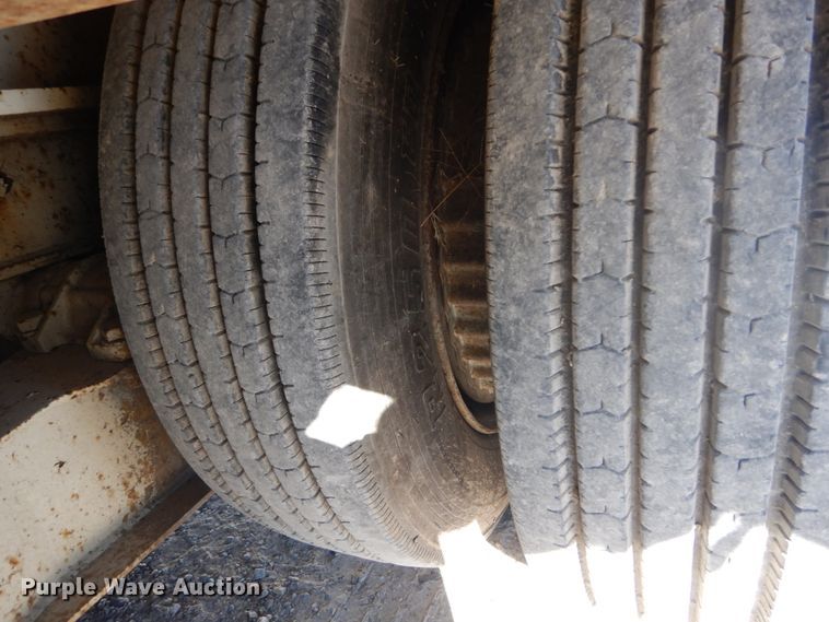 image for item DH0557 1994 Eager Beaver 50GSL lowboy equipment trailer