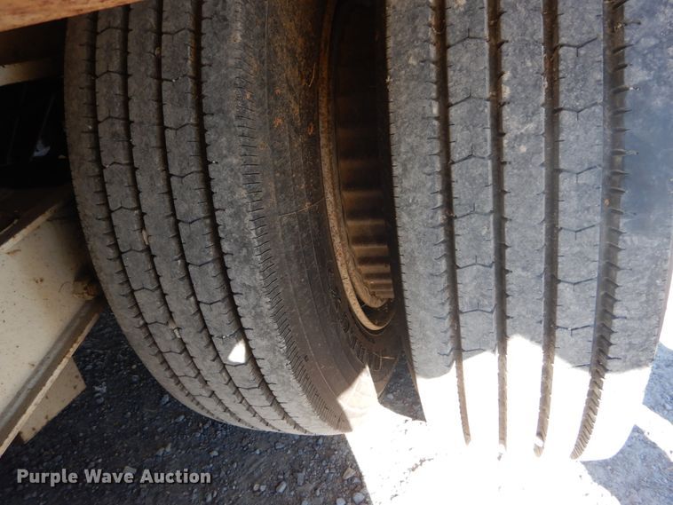 image for item DH0557 1994 Eager Beaver 50GSL lowboy equipment trailer