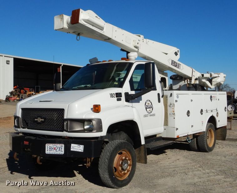 image for item DH0561 2009 Chevrolet C5500  bucket truck