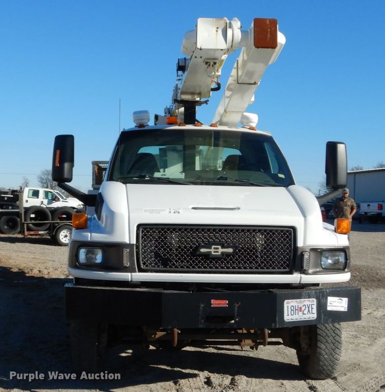 image for item DH0561 2009 Chevrolet C5500  bucket truck