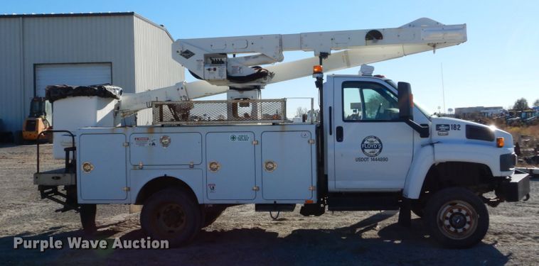 image for item DH0561 2009 Chevrolet C5500  bucket truck