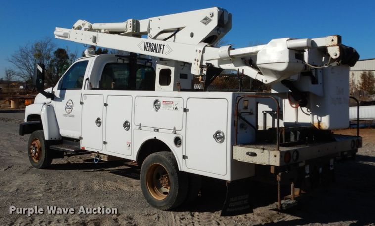 image for item DH0561 2009 Chevrolet C5500  bucket truck