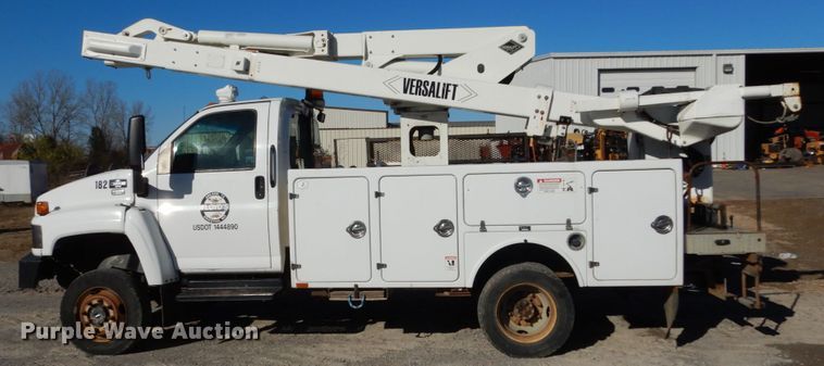 image for item DH0561 2009 Chevrolet C5500  bucket truck