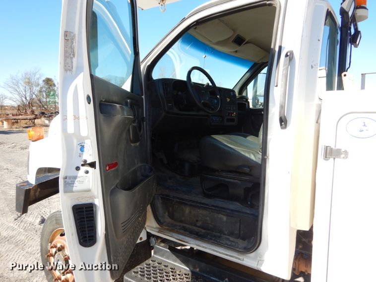 image for item DH0561 2009 Chevrolet C5500  bucket truck