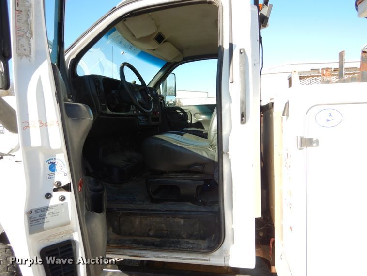 image for item DH0561 2009 Chevrolet C5500  bucket truck