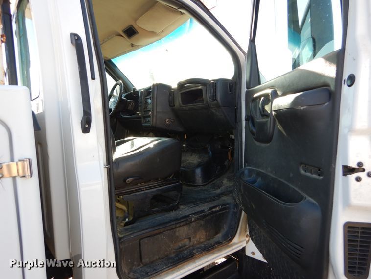 image for item DH0561 2009 Chevrolet C5500  bucket truck