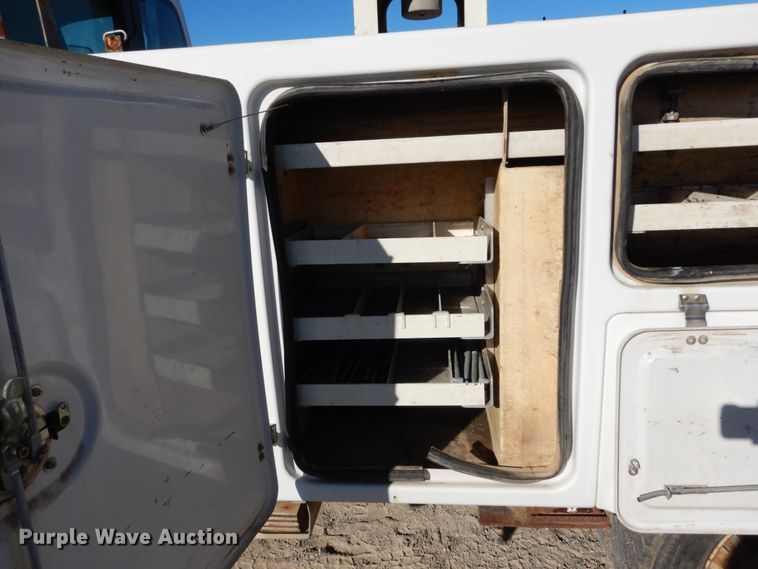 image for item DH0561 2009 Chevrolet C5500  bucket truck