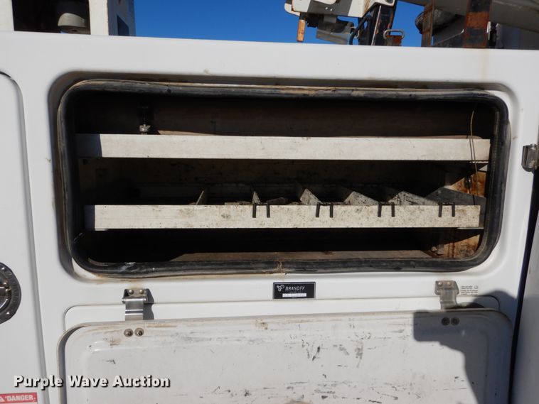 image for item DH0561 2009 Chevrolet C5500  bucket truck