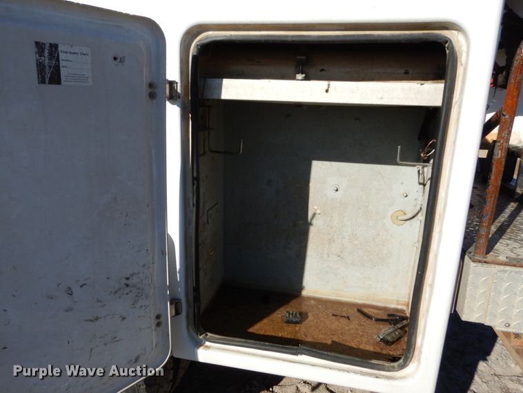 image for item DH0561 2009 Chevrolet C5500  bucket truck