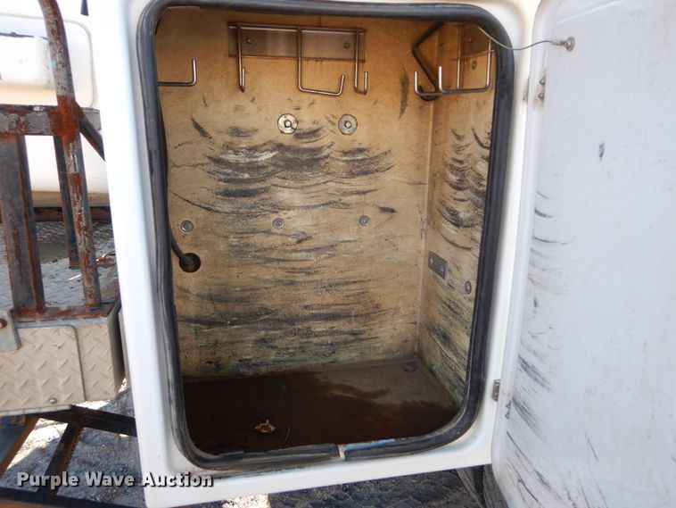 image for item DH0561 2009 Chevrolet C5500  bucket truck