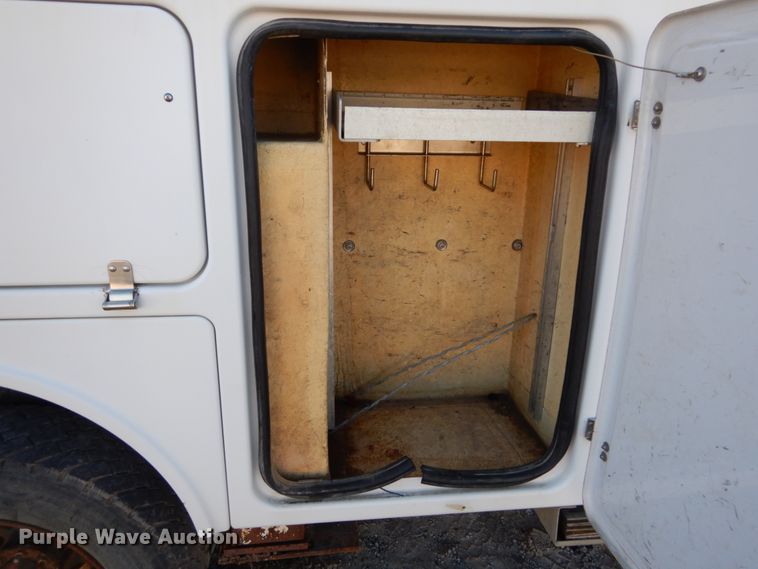 image for item DH0561 2009 Chevrolet C5500  bucket truck