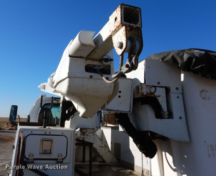 image for item DH0561 2009 Chevrolet C5500  bucket truck