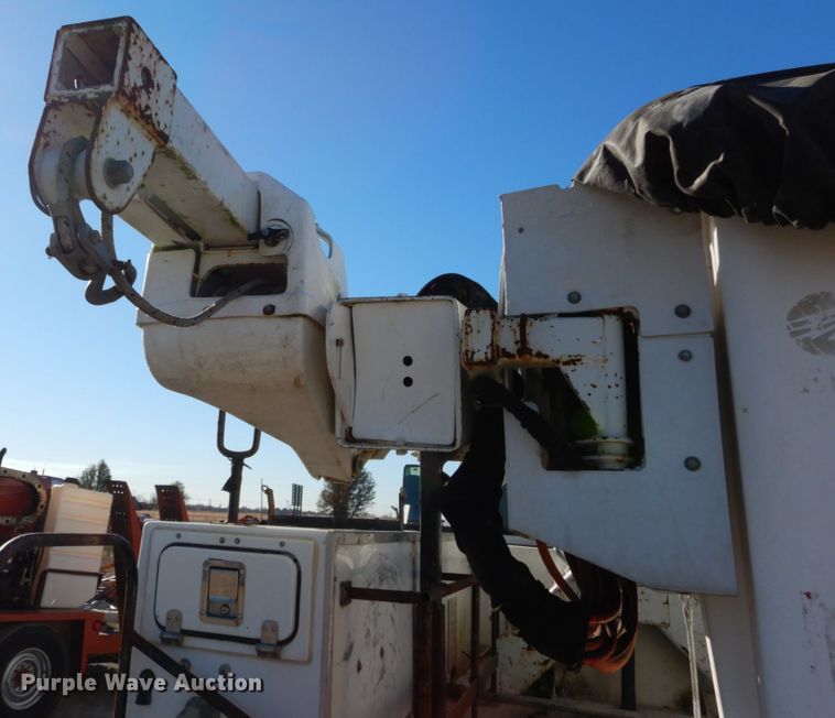 image for item DH0561 2009 Chevrolet C5500  bucket truck