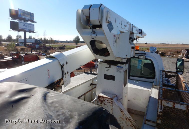 image for item DH0561 2009 Chevrolet C5500  bucket truck