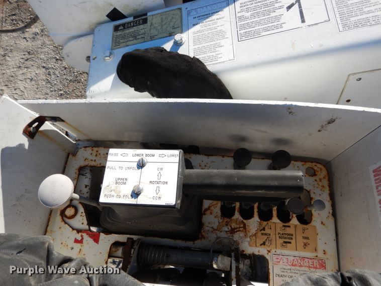 image for item DH0561 2009 Chevrolet C5500  bucket truck