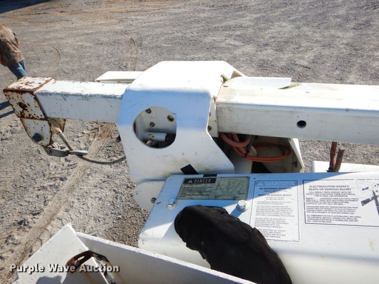 image for item DH0561 2009 Chevrolet C5500  bucket truck