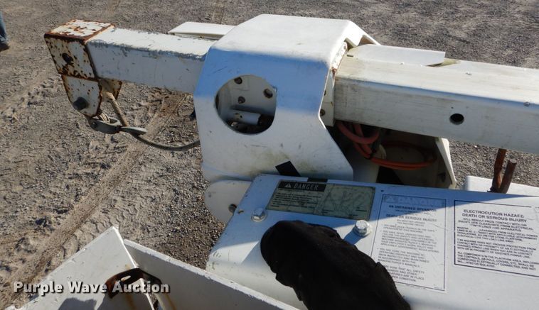 image for item DH0561 2009 Chevrolet C5500  bucket truck