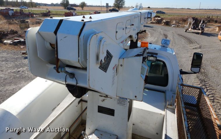 image for item DH0561 2009 Chevrolet C5500  bucket truck