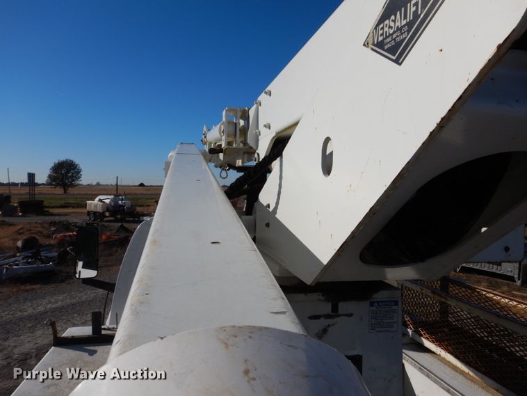 image for item DH0561 2009 Chevrolet C5500  bucket truck