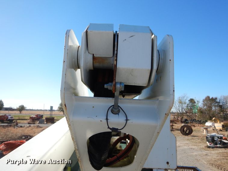 image for item DH0561 2009 Chevrolet C5500  bucket truck