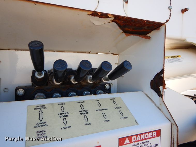 image for item DH0561 2009 Chevrolet C5500  bucket truck