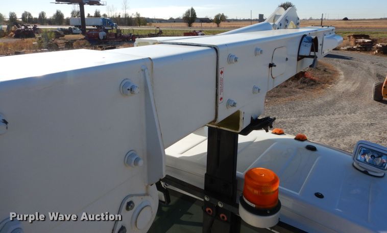 image for item DH0561 2009 Chevrolet C5500  bucket truck