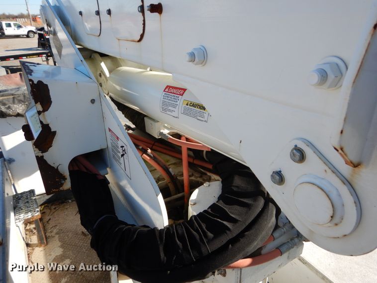 image for item DH0561 2009 Chevrolet C5500  bucket truck