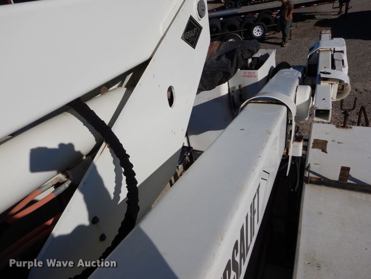 image for item DH0561 2009 Chevrolet C5500  bucket truck