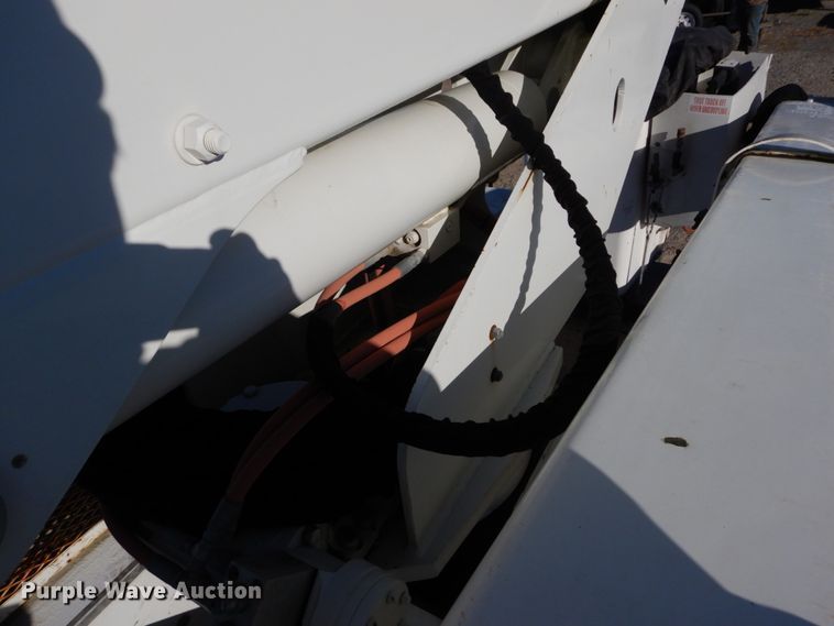 image for item DH0561 2009 Chevrolet C5500  bucket truck