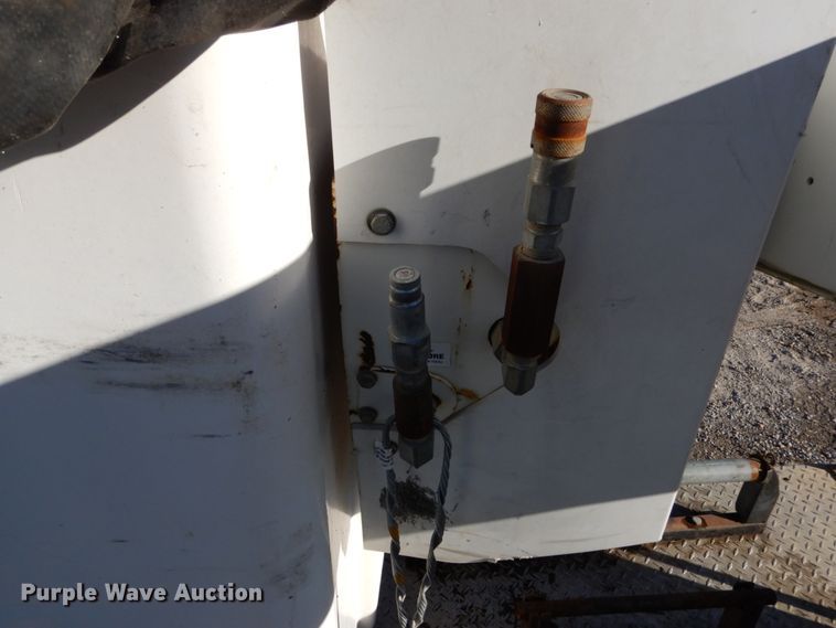 image for item DH0561 2009 Chevrolet C5500  bucket truck