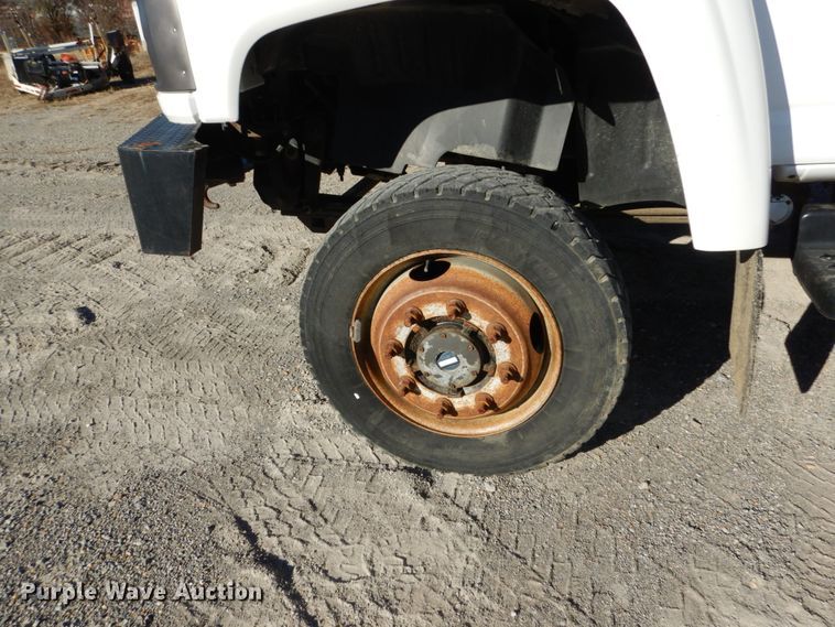 image for item DH0561 2009 Chevrolet C5500  bucket truck