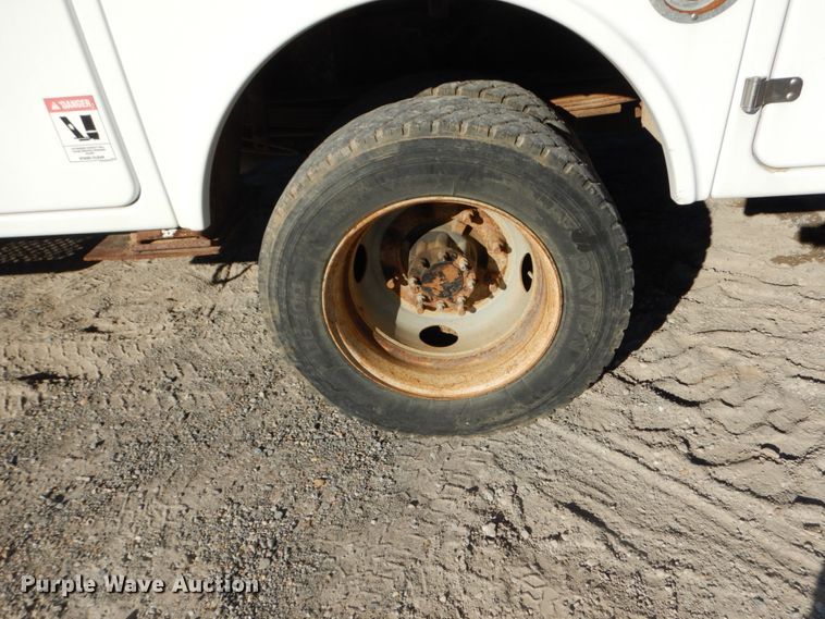 image for item DH0561 2009 Chevrolet C5500  bucket truck