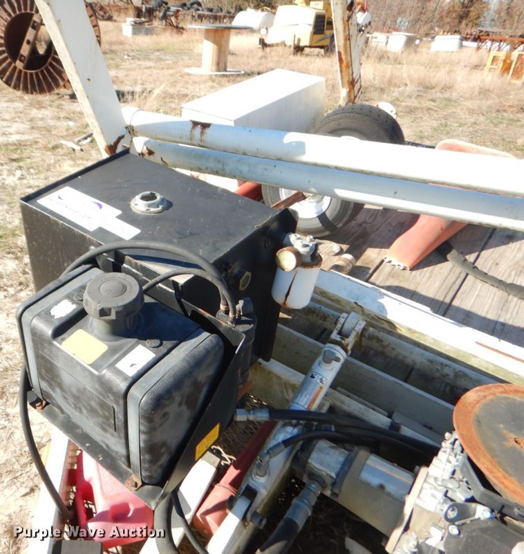 image for item DH0565 2013 Larson 5620 reel trailer