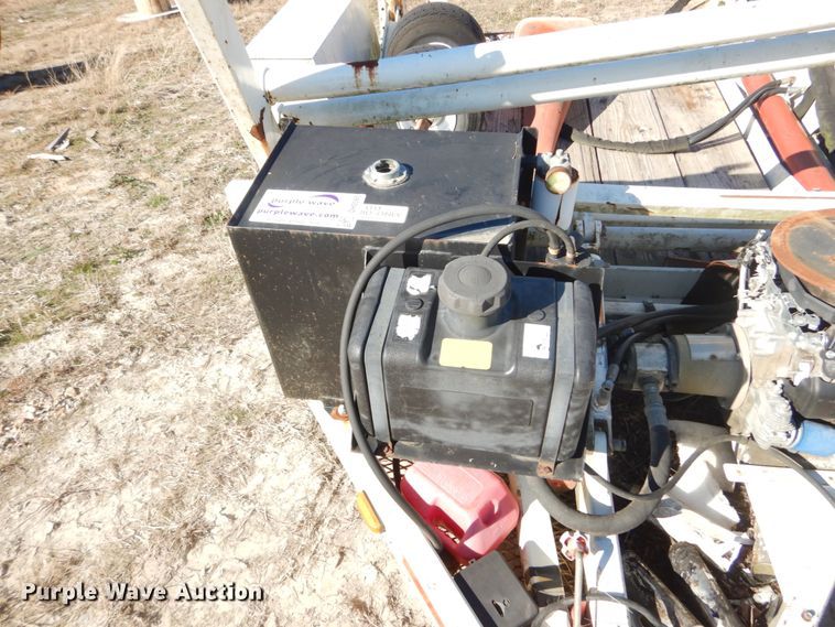 image for item DH0565 2013 Larson 5620 reel trailer