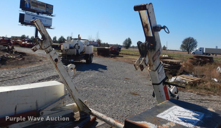 image for item DH0566 2011 Larson reel trailer