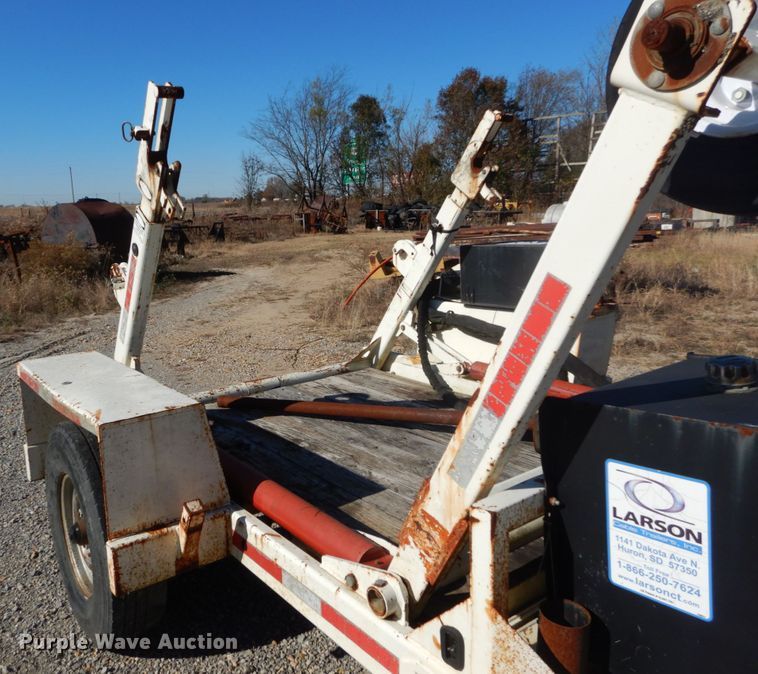 image for item DH0566 2011 Larson reel trailer