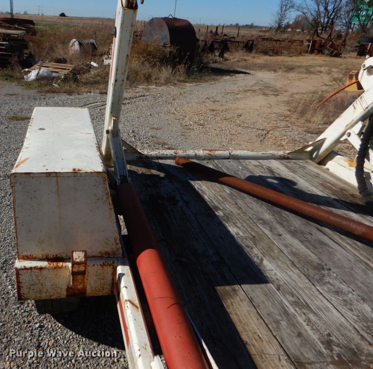 image for item DH0566 2011 Larson reel trailer