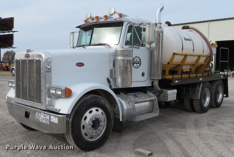 image for item DH0581 2005 Peterbilt 378  flatbed truck with Vermeer fluid mixing system
