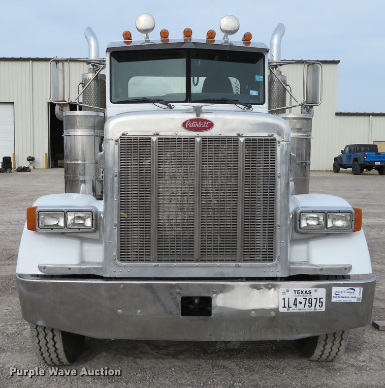 image for item DH0581 2005 Peterbilt 378  flatbed truck with Vermeer fluid mixing system